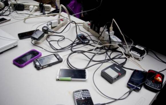 2 və ya çox telefon istifadə edənlər təhlükədədir - 1