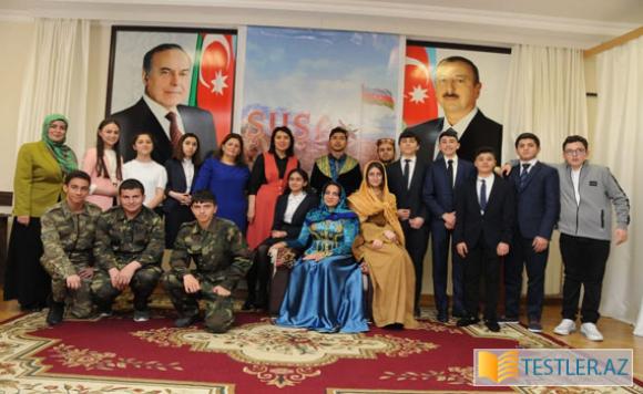 Şagirdlər Şəhidlərin obrazlarını canlandırdı - FOTOLAR Şagirdlər Şəhidlərin obrazlarını canlandırdı - FOTOLAR