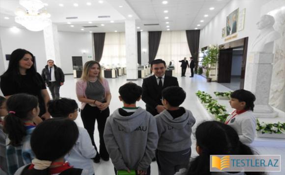 “LANDAU” məktəbinin şagirdlərinin növbəti qrupu AZƏRTAC-da olub “LANDAU” məktəbinin şagirdlərinin növbəti qrupu AZƏRTAC-da olub